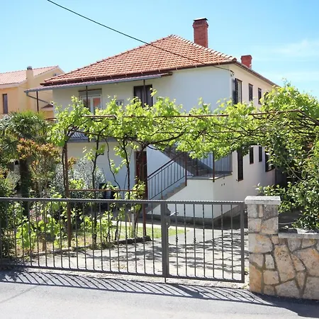 Comfortable Apartmentzadar Borikup To 5 Persons